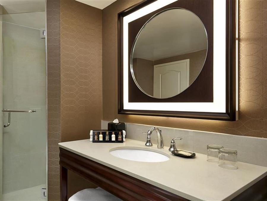 Sheraton Eau Claire Hotel 4*