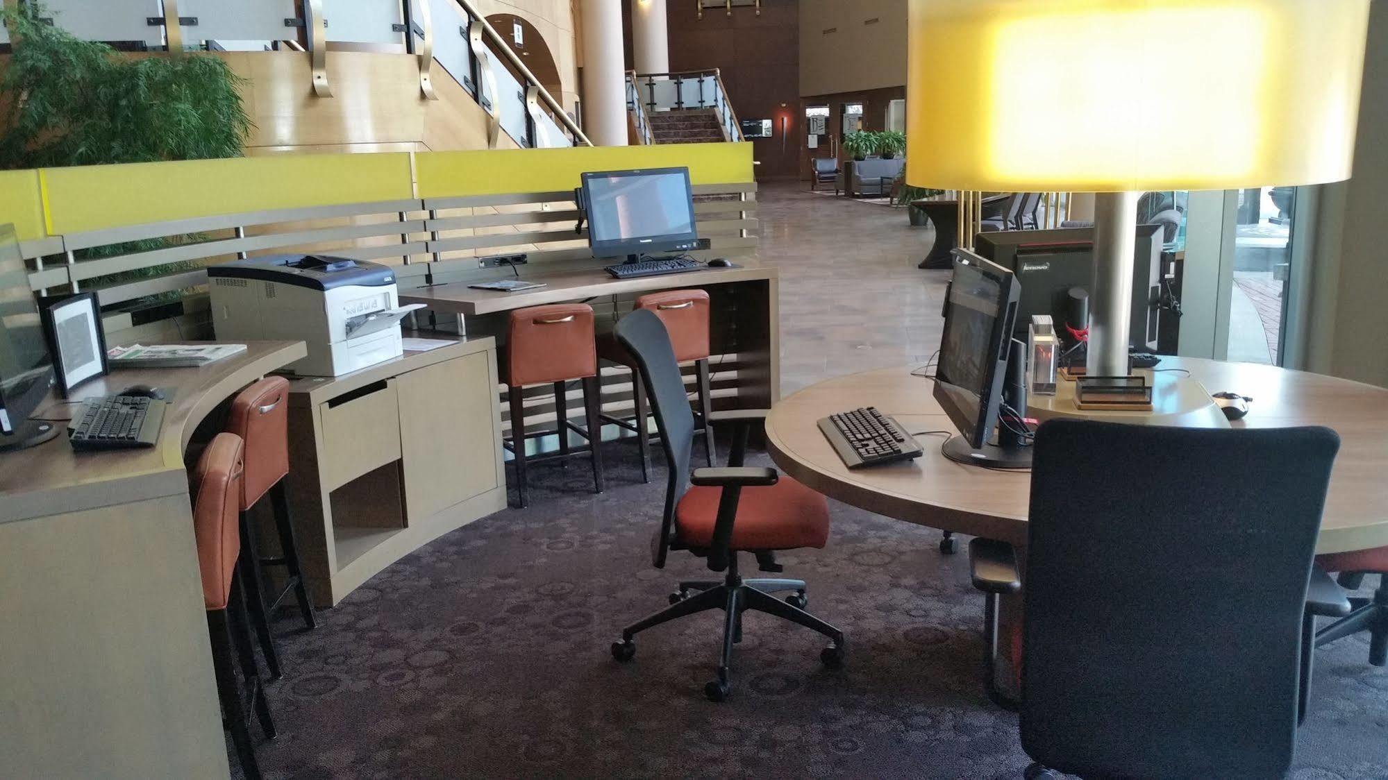 Sheraton Eau Claire Hotel Calgary