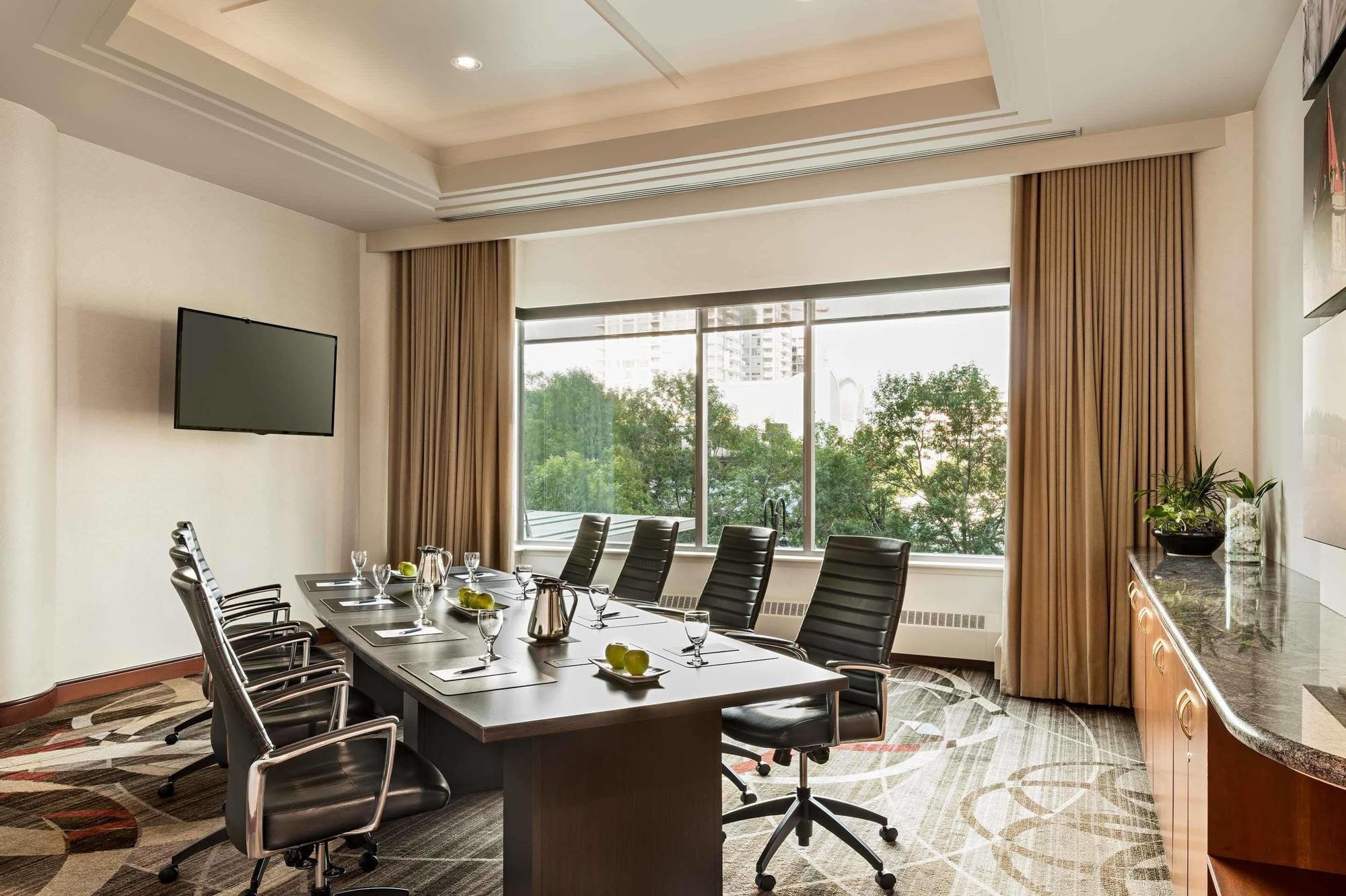 Sheraton Eau Claire 4* Calgary
